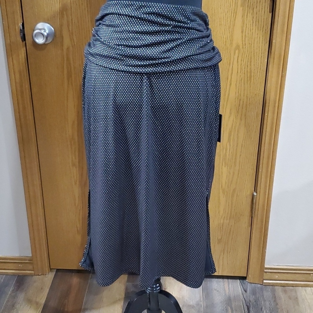 Dkny nwt silver polka-dot on black slinky stretch skirt